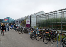 Ook op zaterdagochtend al heel wat fietsen aan het uiterste eind van de route bij Kom in de Kas Westland